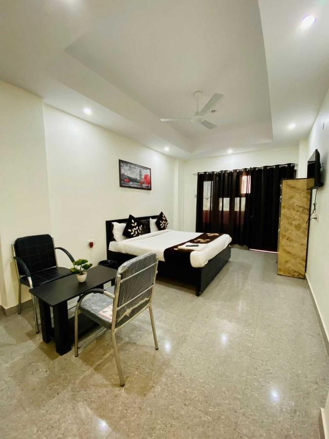 Hotel O K R Resdiancy Near Botanic Garden Of Indian Republic Noida Exteriér fotografie